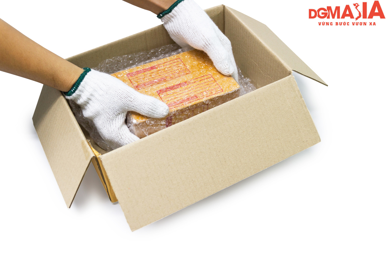 Đối với các sản phẩm dễ vỡ, bạn nên đóng gói một cách cẩn thận Đối với các sản phẩm dễ vỡ, bạn nên đóng gói một cách cẩn thận