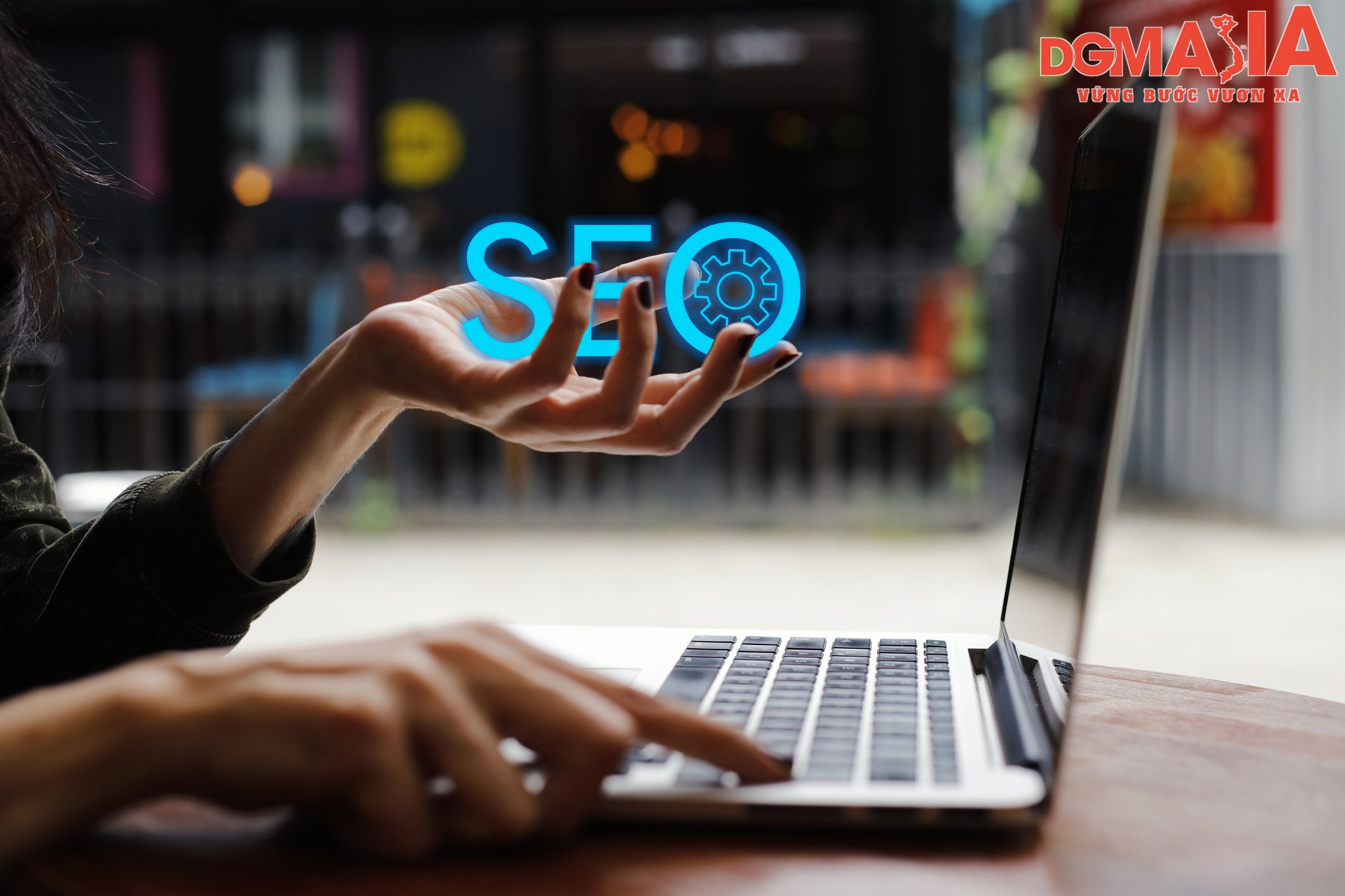 Khi làm SEO, bạn cần cập nhật những kiến thức về sự thay đổi thuật toán của các công cụ tìm kiếm để tránh bị phạt