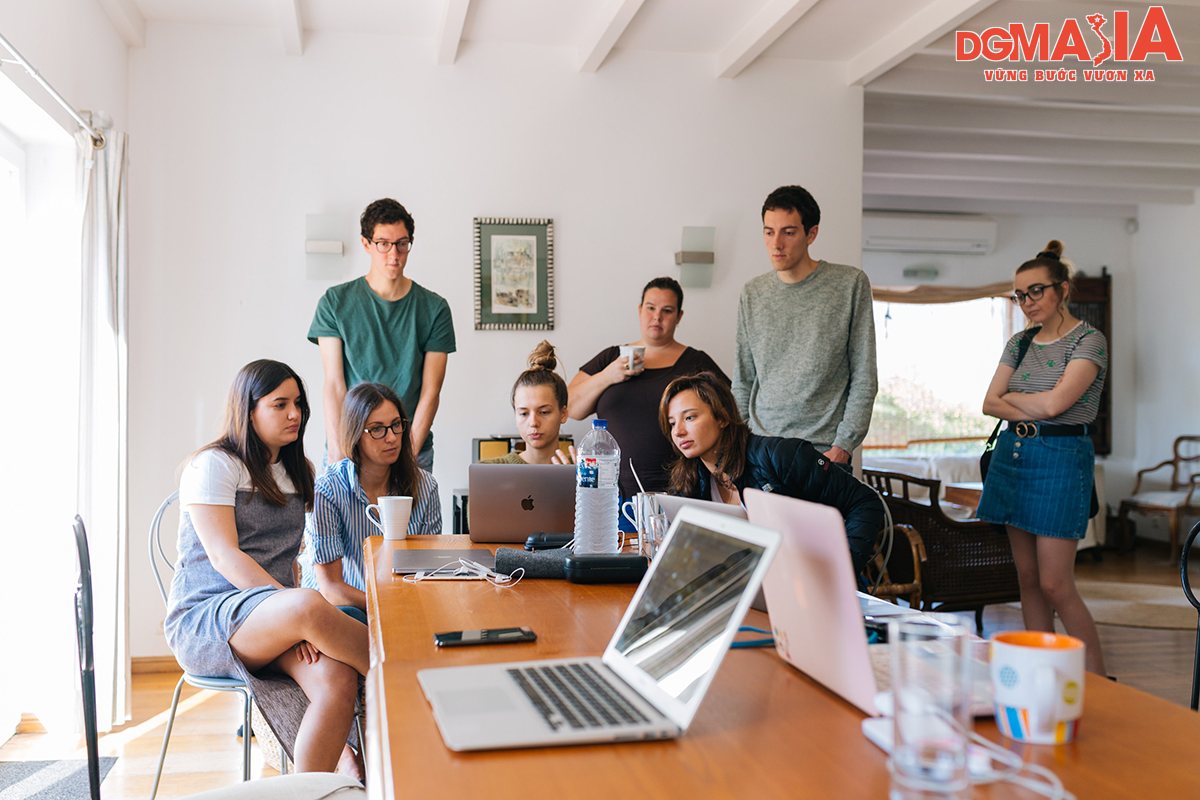 Phòng Digital Marketing có thể được chia ra nhiều phòng ban nhỏ khác nhau tùy vào nhu cầu và quy mô doanh nghiệp