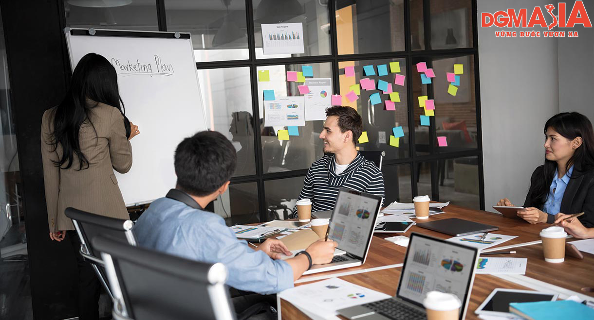 Phòng Digital Marketing chịu trách nhiệm đưa thương hiệu, sản phẩm, dịch vụ của doanh nghiệp tới nhiều khách hàng hơn
